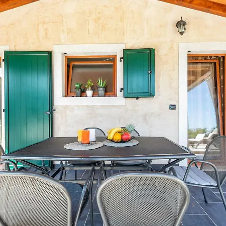 Poli Murvu By Interhome